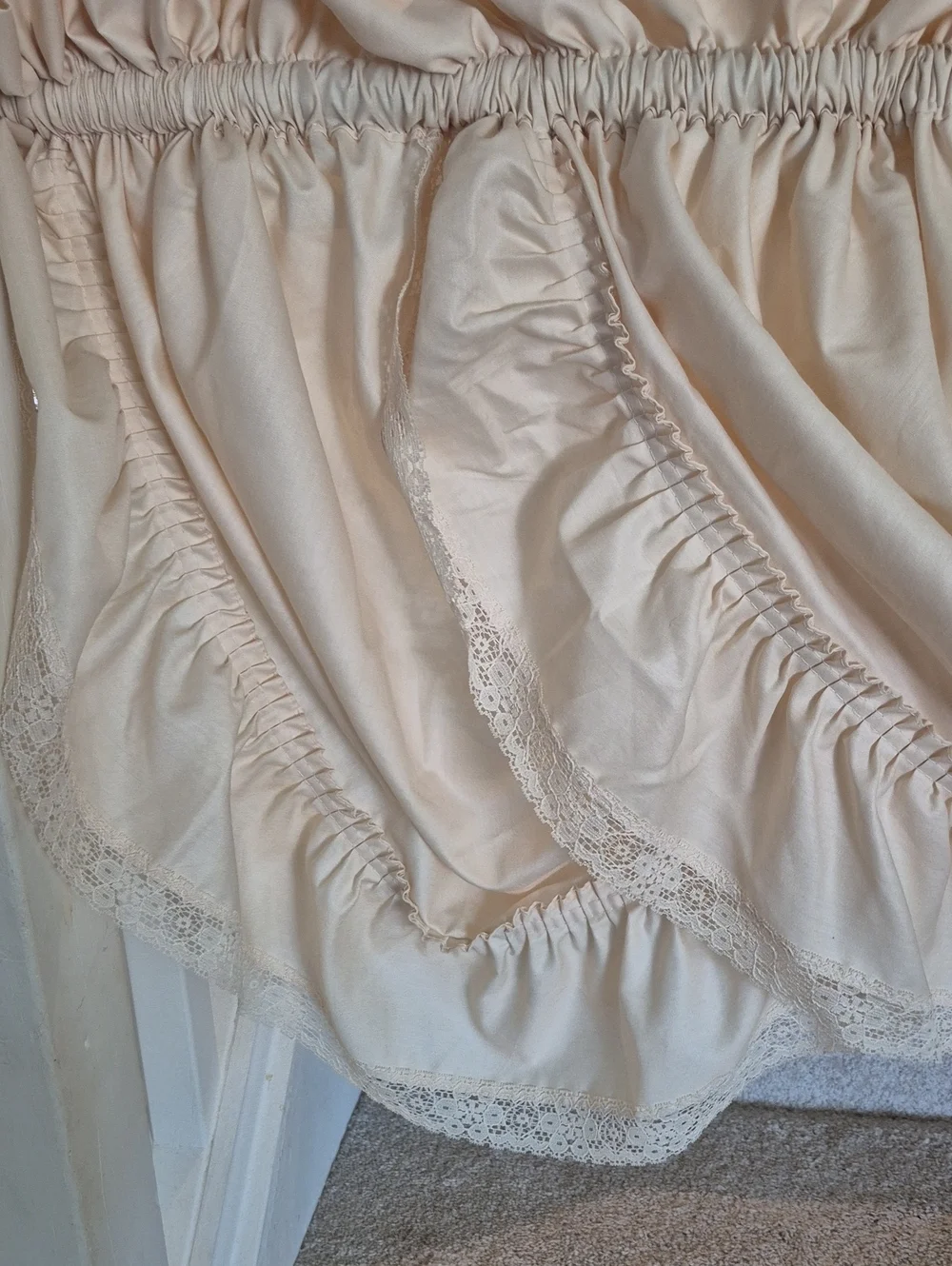 Vintage Scalloped Ruffled Cream Curtain 114x25